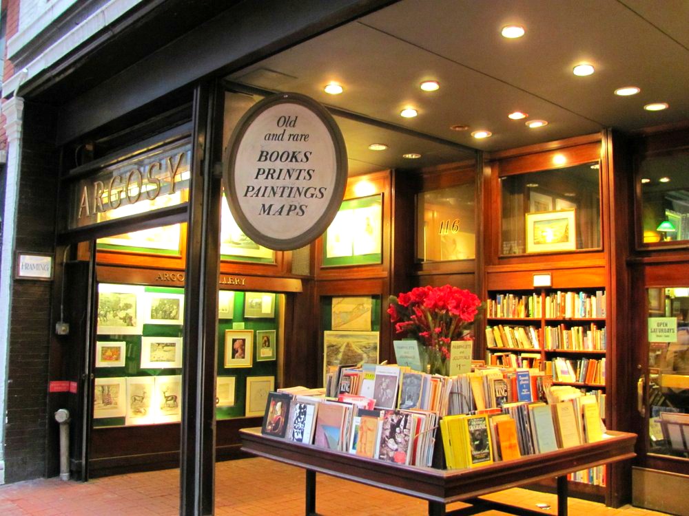 We bought new books. Bookshop New York. Bookstore американский или британский вариант. Newyork bookstores. The Citadel bookstore.